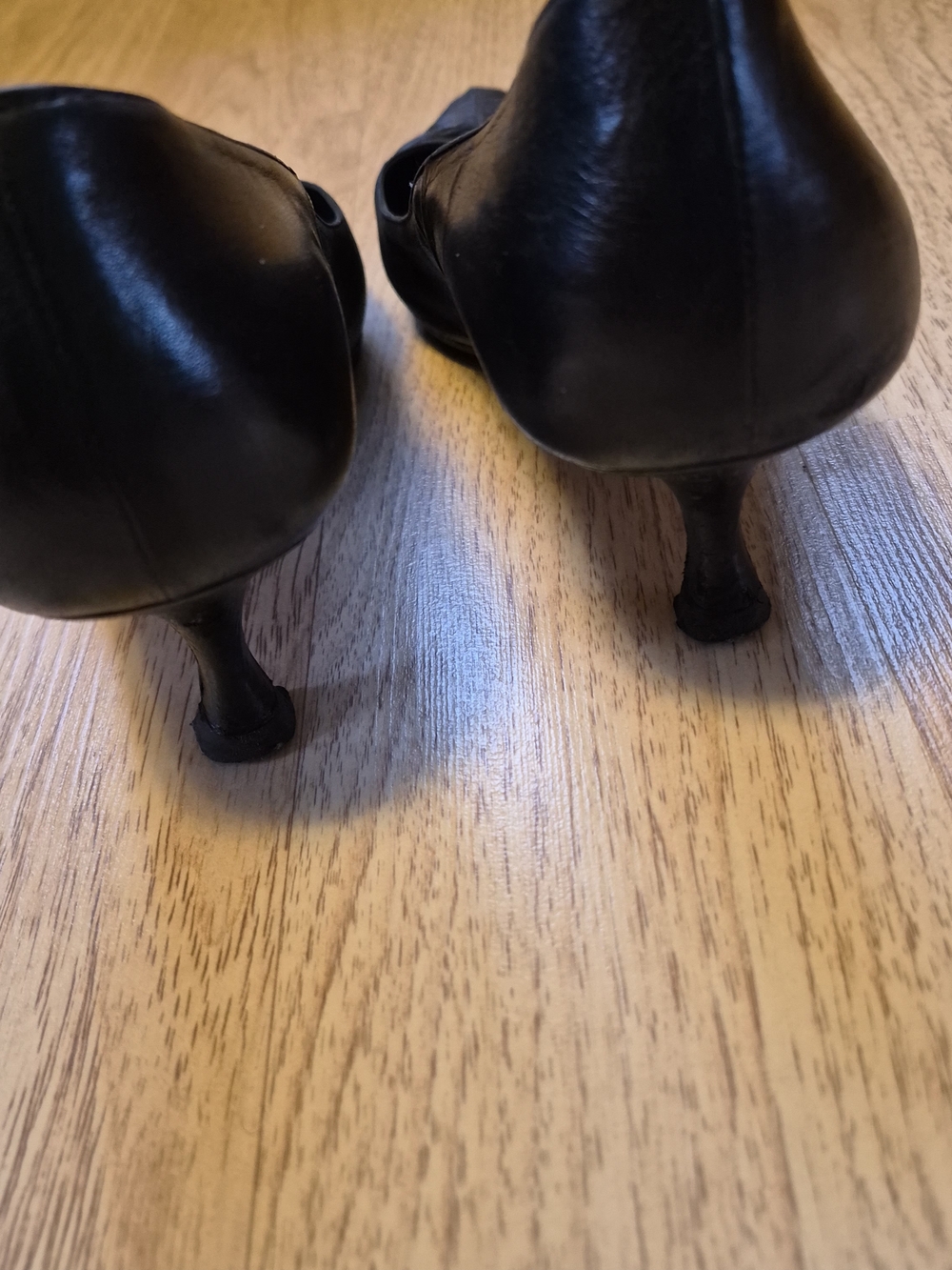 Manolo Blahnik Black Pointed Leather Pumps - Picture 8 of 11